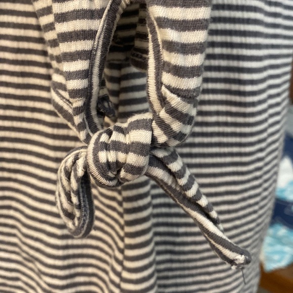 Maurice’s XS Women’s Top Gray Stripe - Picture 3 of 5